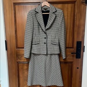 Chic Houndstooth Blazer and Skirt Set